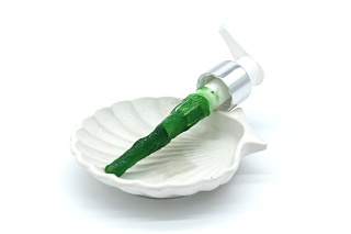 Оливково-лавровый тонизирующий шампунь Bint Al Wadi «Высокородная» с цветами верблюжьей колючки и корнем сыти